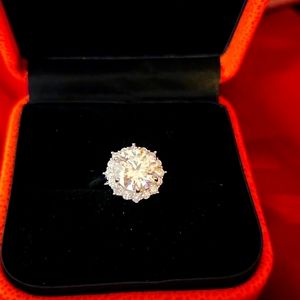 Moissanite diamond